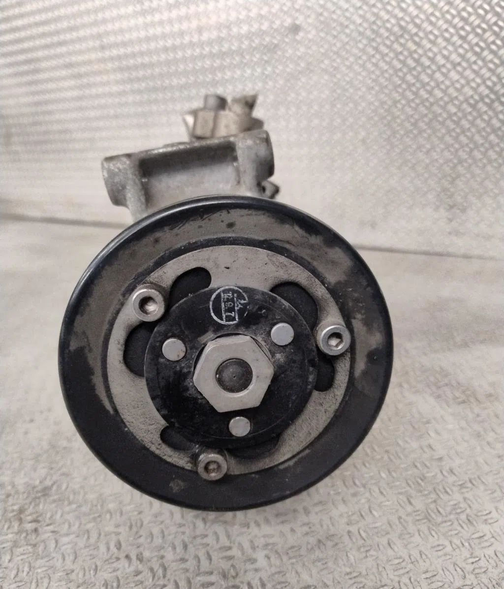 Compresseur air conditionne VOLKSWAGEN GOLF 7  GOLF 7 PHASE 1 occasion — photo 2