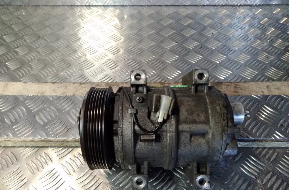 Compresseur air conditionne Volvo V40 Break (645) 1.8 (1995-1999) occasion — photo 2