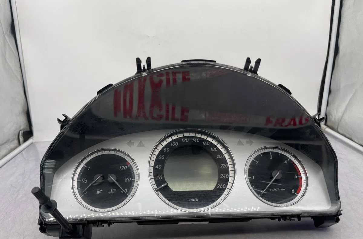 Compteur MERCEDES CLASSE C 204 PHASE 1 occasion — photo 4
