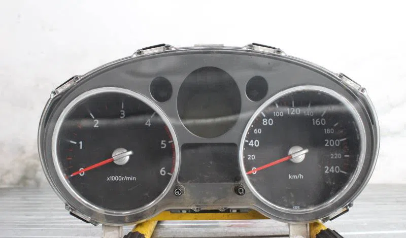 Compteur NISSAN X-TRAIL 2 PHASE 1 occasion — photo 4