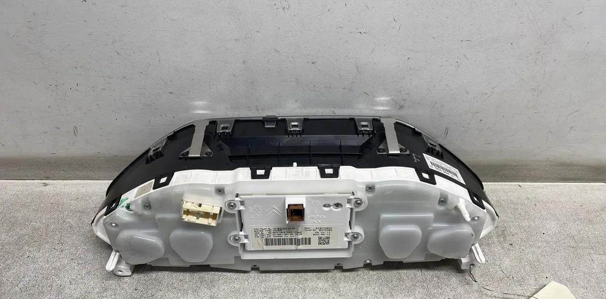 Compteur Peugeot 2008 I (CU_) 1.2 vti (2013-2018) occasion — photo 2