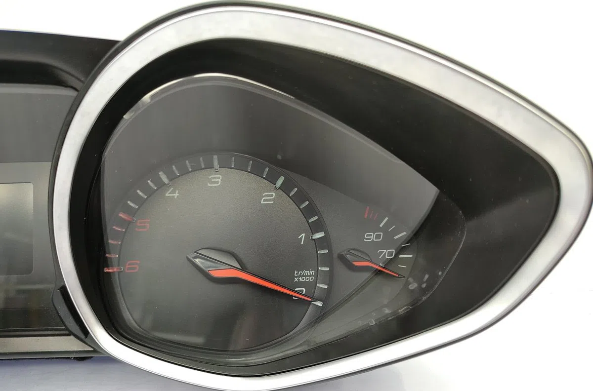 Compteur PEUGEOT 308 2 PHASE 1 occasion — photo 2