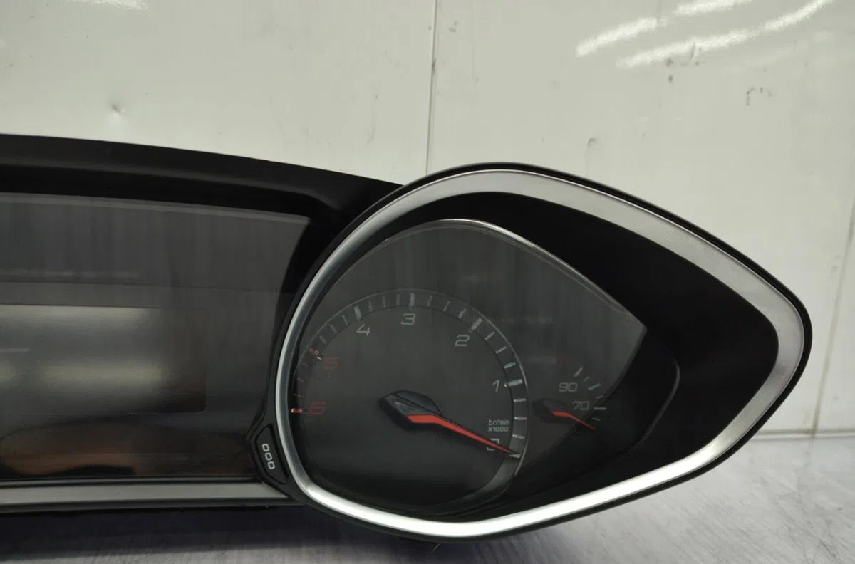 Compteur PEUGEOT 308 2 SW PHASE 1 BREAK occasion — photo 2