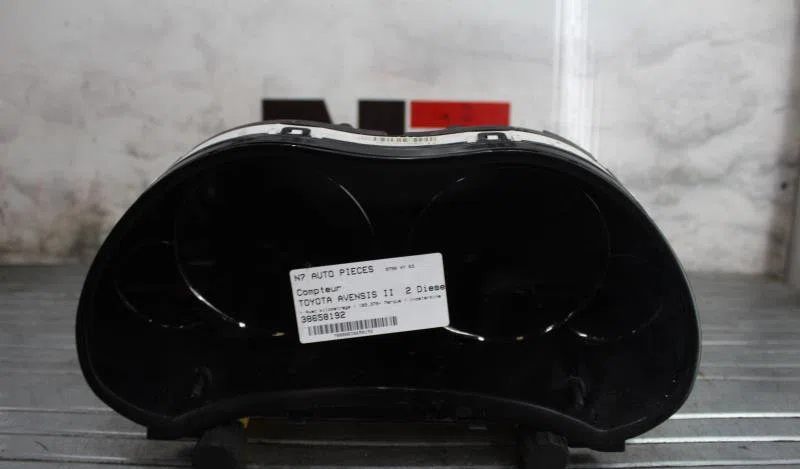 Compteur TOYOTA AVENSIS 2 PHASE 1 occasion — photo 2