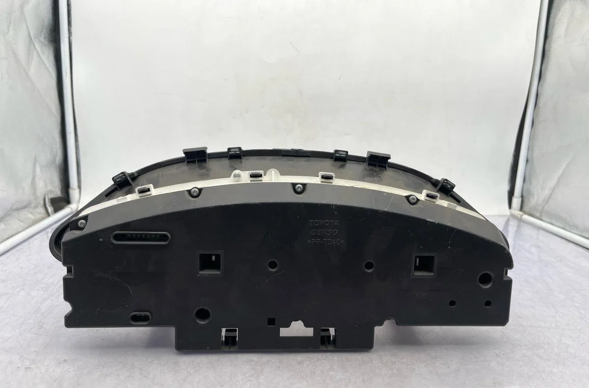 Compteur TOYOTA YARIS 2 PHASE 2 occasion — photo 2