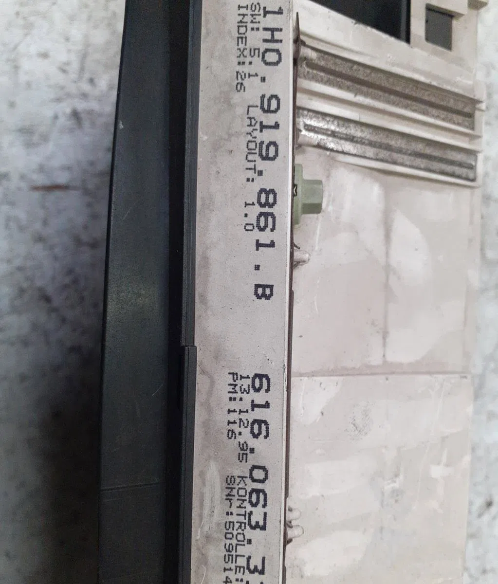 Compteur Volkswagen GOLF III (1H1) 1.8 (1991-1997) 5 portes occasion — photo 2