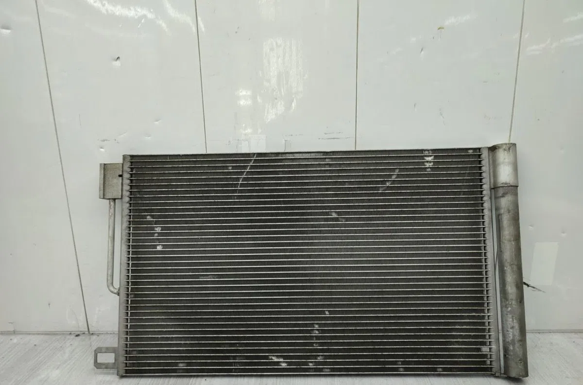 Condenseur clim FIAT GRANDE PUNTO occasion — photo 2
