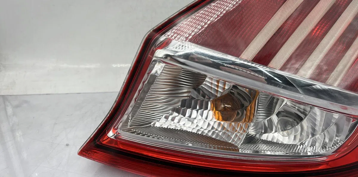 Feu arrière droit FORD FIESTA 6 PHASE 2 occasion