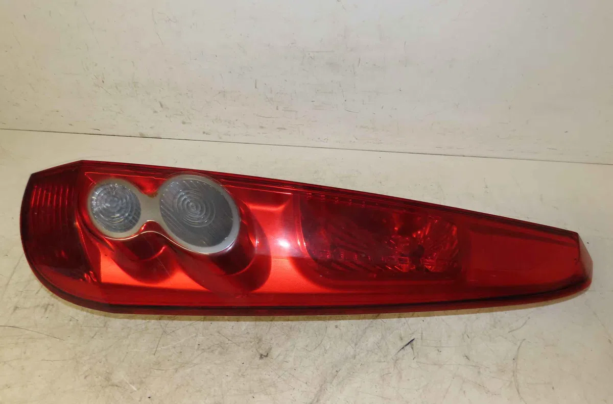 Feu arrière droit FORD FIESTA V occasion
