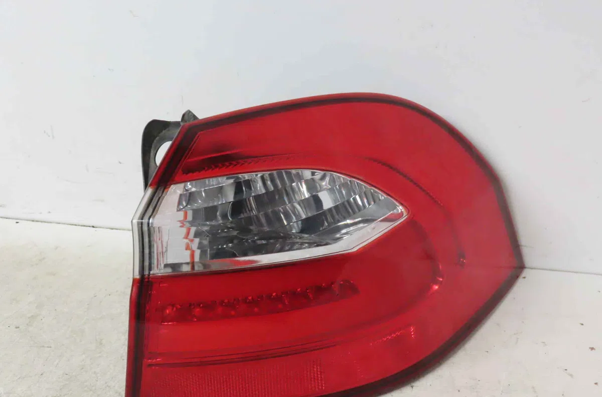 Feu arrière droit KIA RIO III occasion