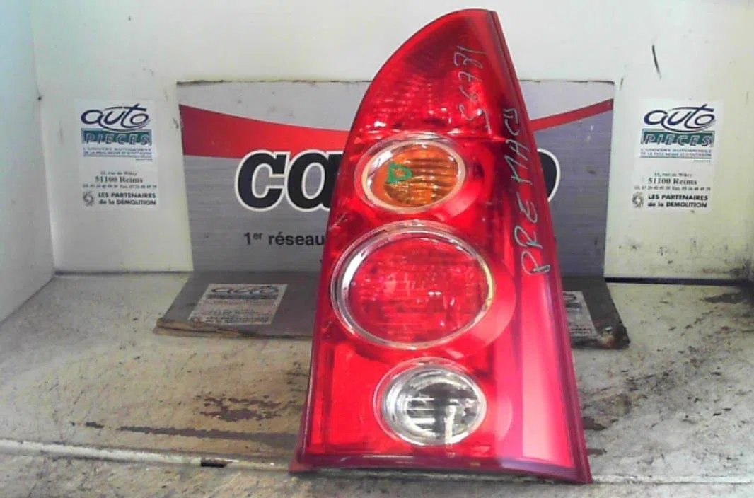 Feu arrière droit Mazda PREMACY (CP) 2.0 td (2000-2005) occasion