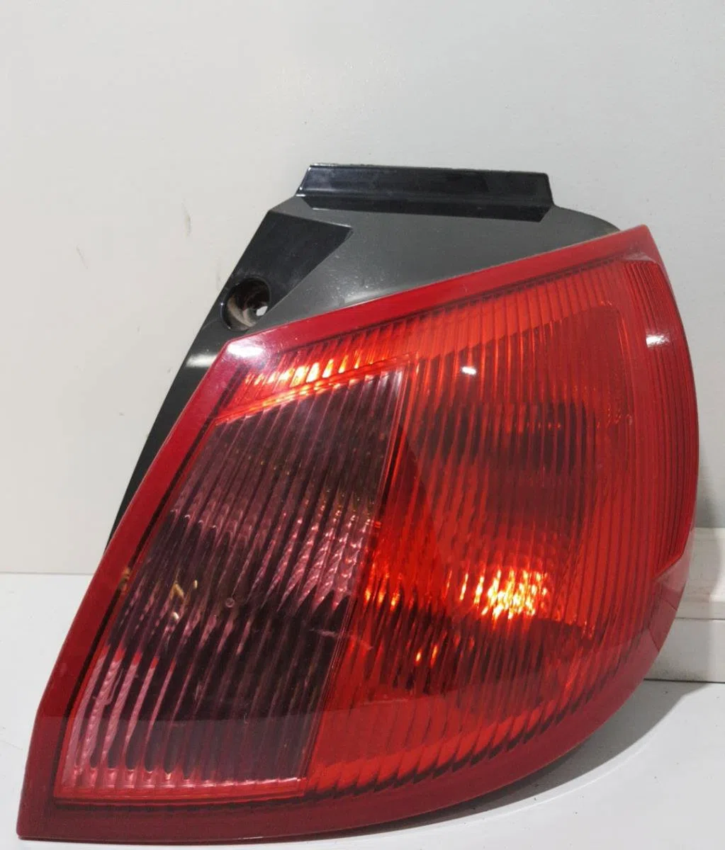Feu arrière droit MITSUBISHI COLT 6 PHASE 1 occasion