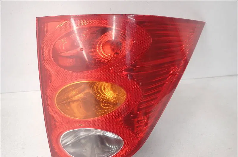 Feu arrière droit OPEL CORSA III  1.3 CDTI occasion