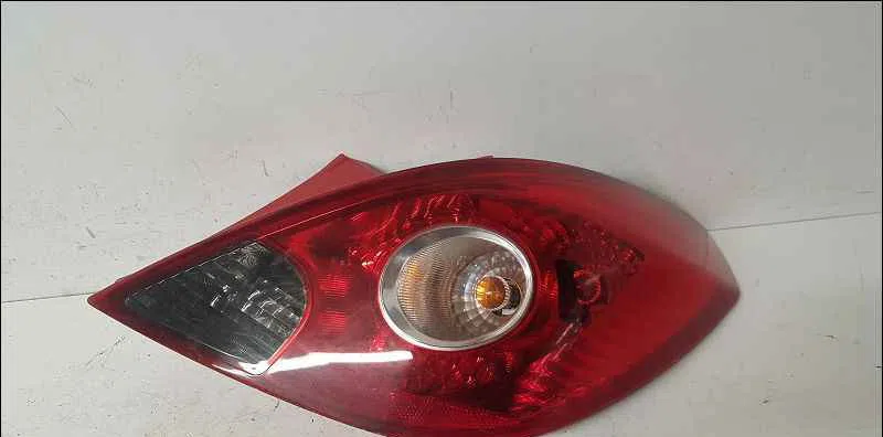 Feu arrière droit OPEL CORSA IV occasion