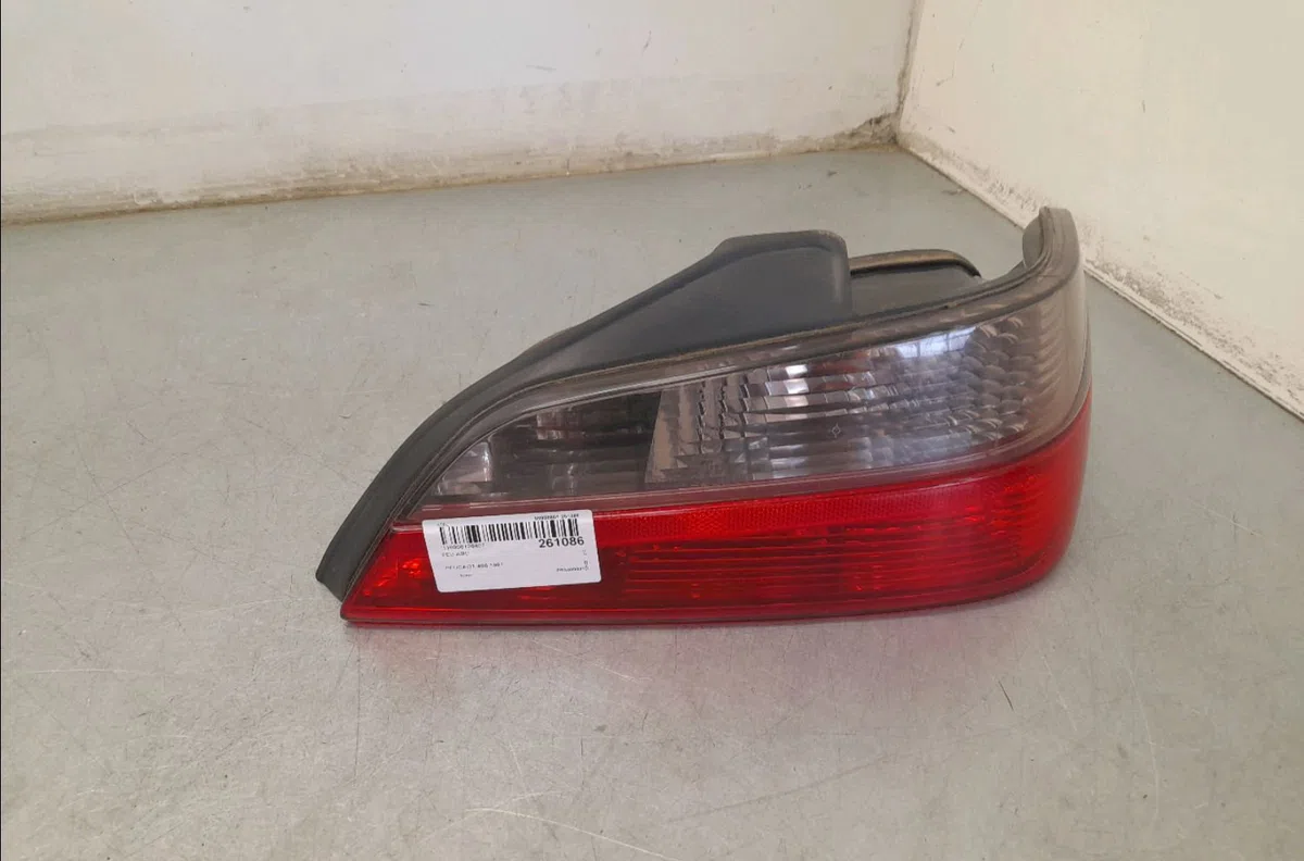 Feu arrière droit Peugeot 406 (8B) 1.6 (1995-2004) occasion