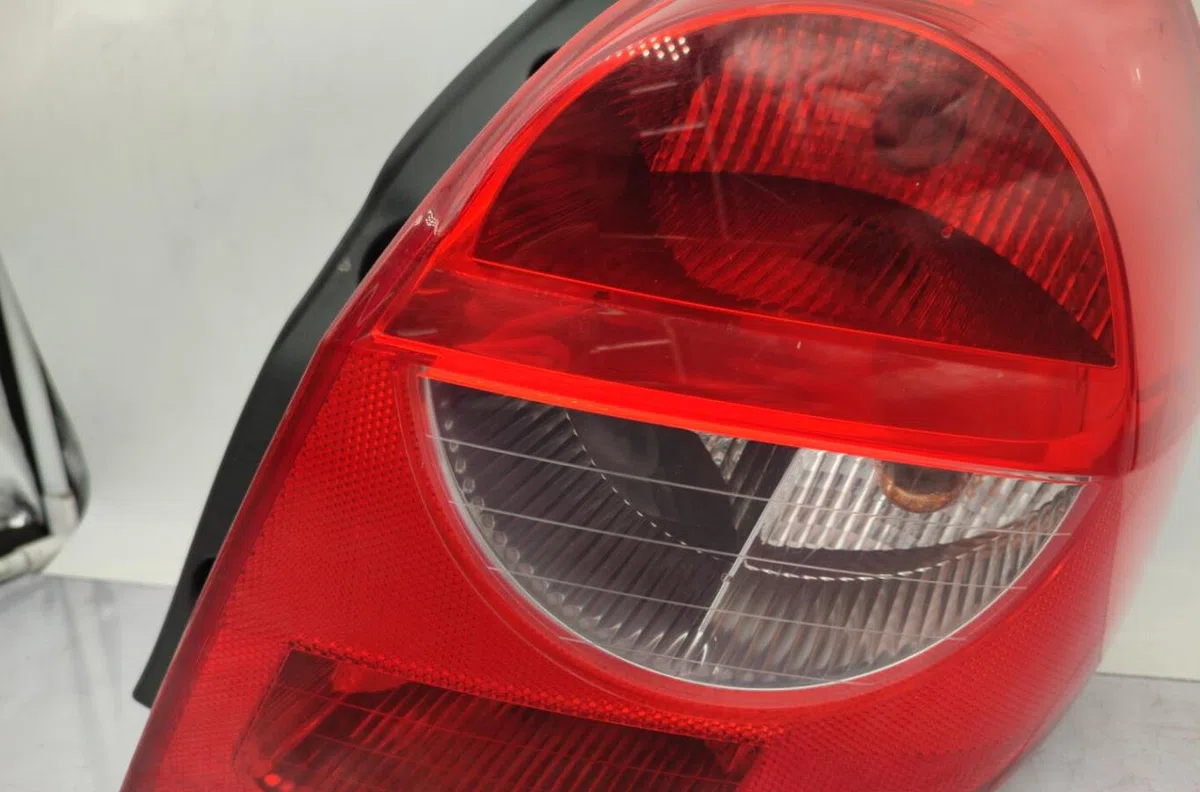 Feu arrière droit RENAULT CLIO 3 PHASE 1 occasion