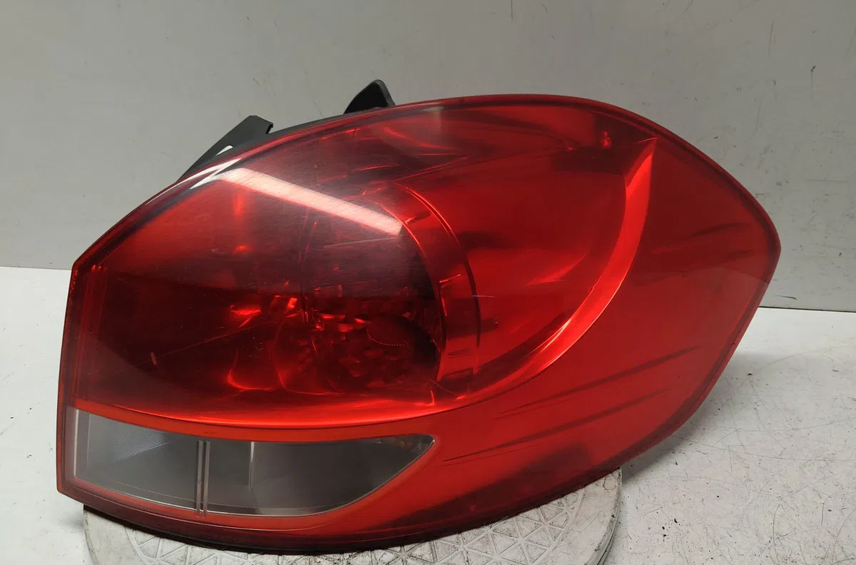 Feu arrière droit RENAULT CLIO III occasion
