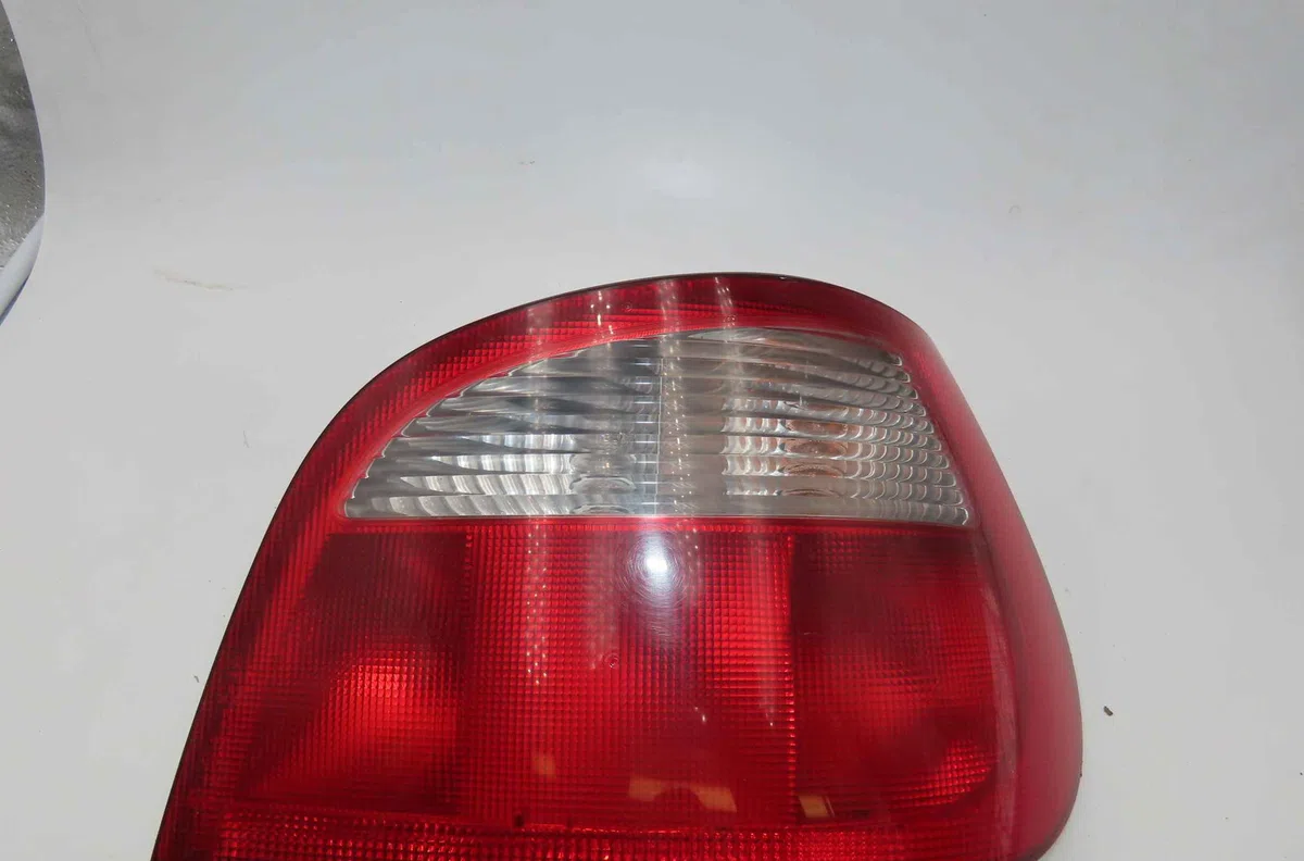 Feu arrière droit RENAULT MEGANE  I occasion