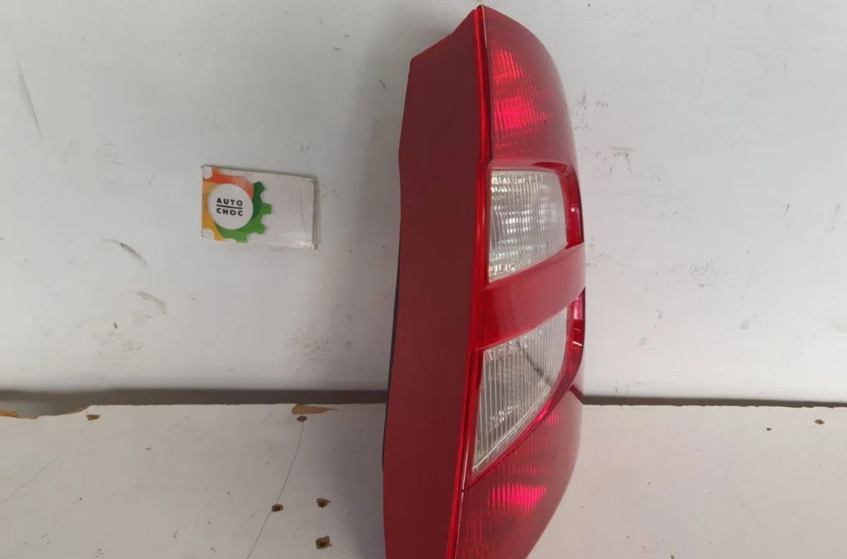 Feu arrière droit SKODA FABIA 1 PHASE 1 occasion