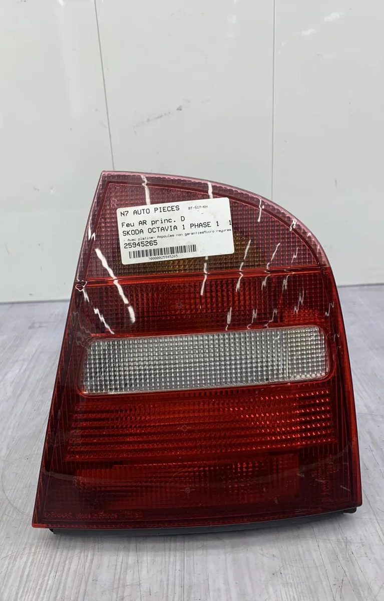 Feu arrière droit SKODA OCTAVIA 1 PHASE 1 occasion