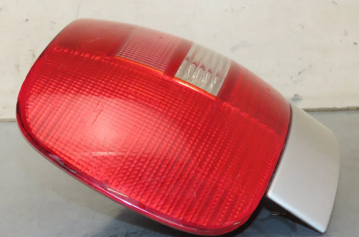 Feu arrière gauche Audi A4 B5 (8D2) 1.9 tdi (1995-2000) occasion