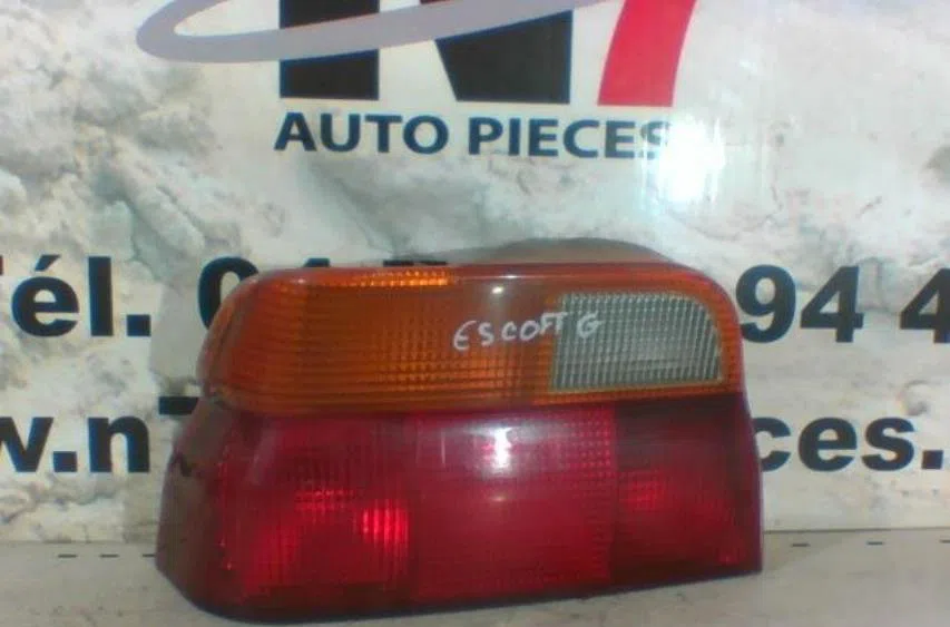 Feu arrière gauche FORD ESCORT 4 occasion