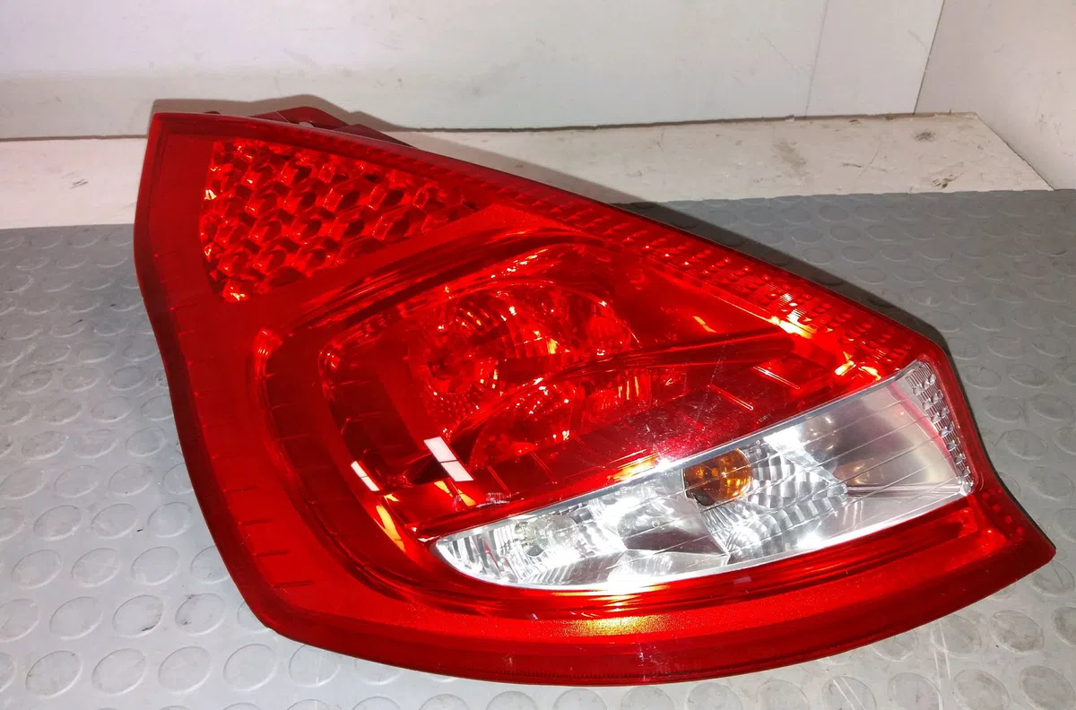 Feu arrière gauche Ford FIESTA VI (CB1, CCN) 1.6 tdci (2008-2012) occasion