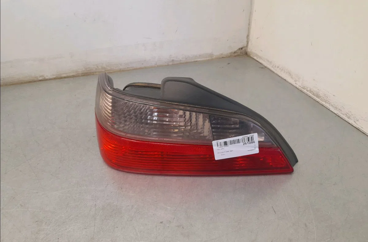 Feu arrière gauche Peugeot 406 (8B) 1.6 (1995-2004) occasion