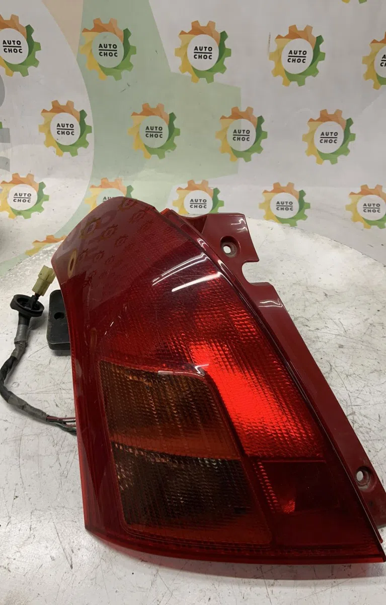 Feu arrière gauche SUZUKI SWIFT 3 occasion