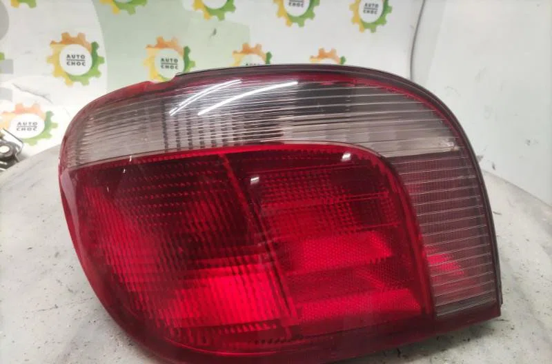 Feu arrière gauche TOYOTA YARIS 1 PHASE 1 occasion