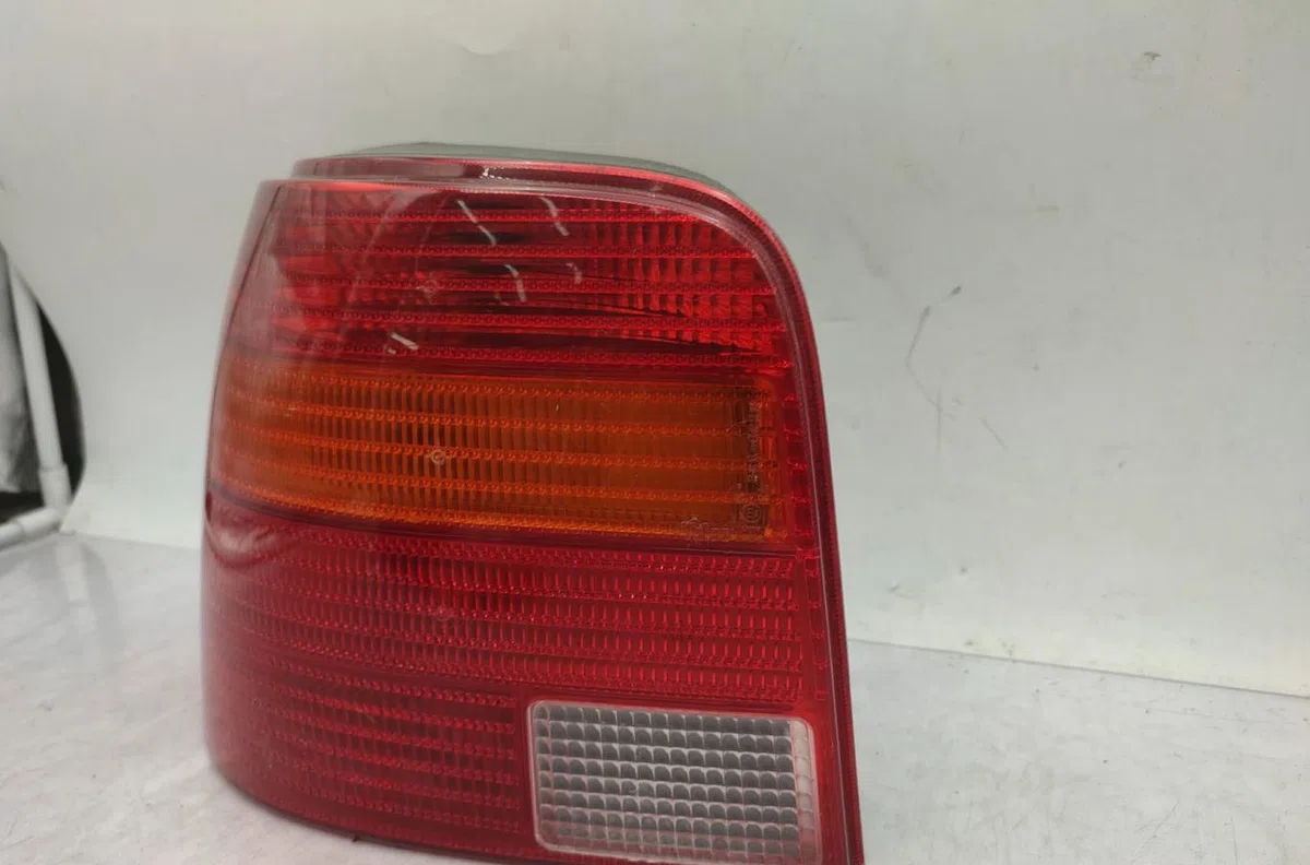 Feu arrière gauche VOLKSWAGEN GOLF 4 occasion