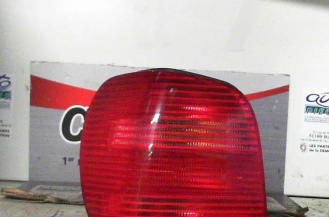 Feu arrière gauche VOLKSWAGEN POLO 3 PHASE 1 occasion