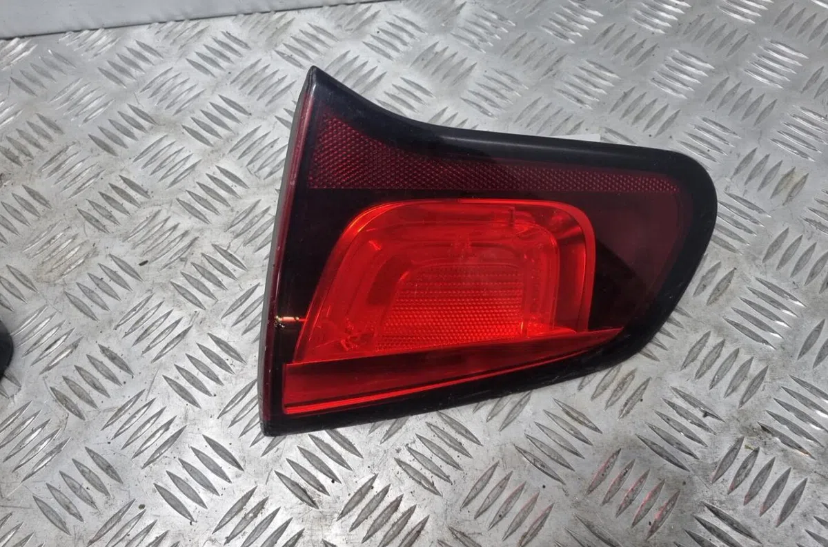 Feu arrière intérieur droit CITROEN C3 2 PHASE 1 occasion