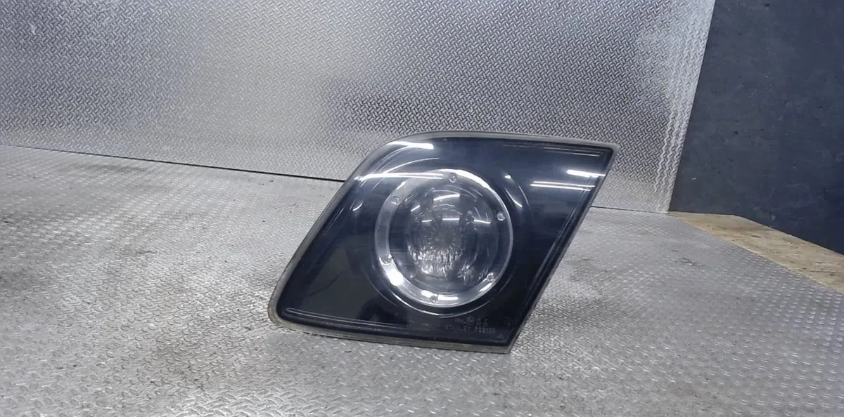 Feu arrière intérieur droit MAZDA 3 1  3 1 PHASE 2 occasion