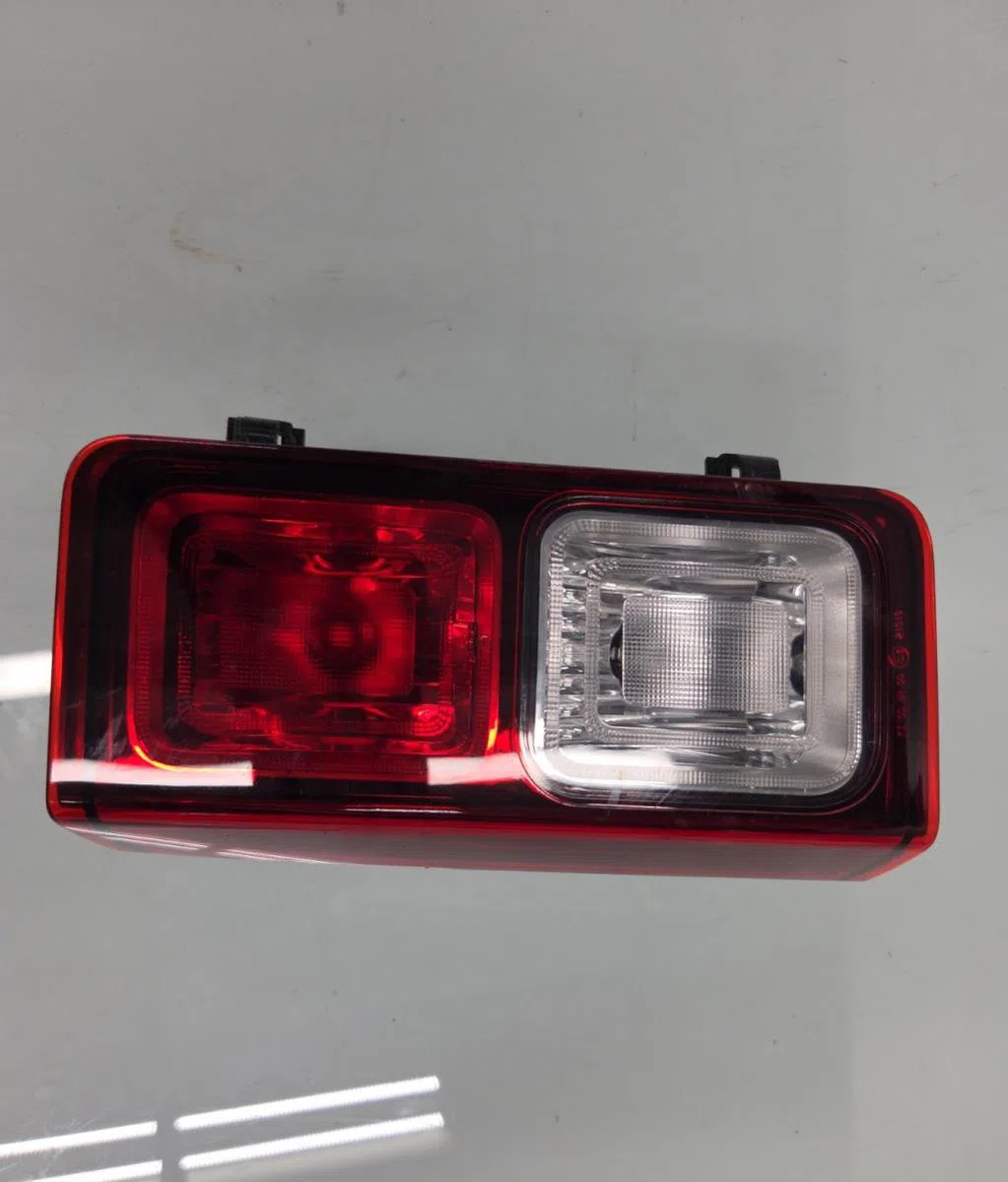 Feu arrière intérieur droit NISSAN NV300 occasion