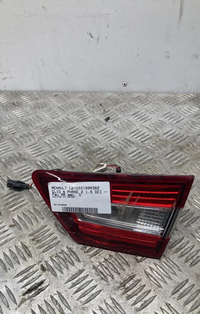 Feu arrière intérieur droit RENAULT CLIO 4 PHASE 2 occasion