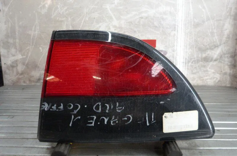 Feu arrière intérieur droit RENAULT MEGANE 1 PHASE 1 occasion