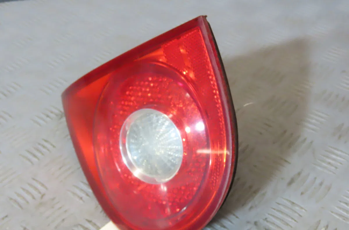 Feu arrière intérieur droit VOLKSWAGEN GOLF 2007 occasion