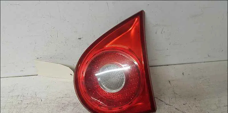 Feu arrière intérieur droit VOLKSWAGEN GOLF V occasion