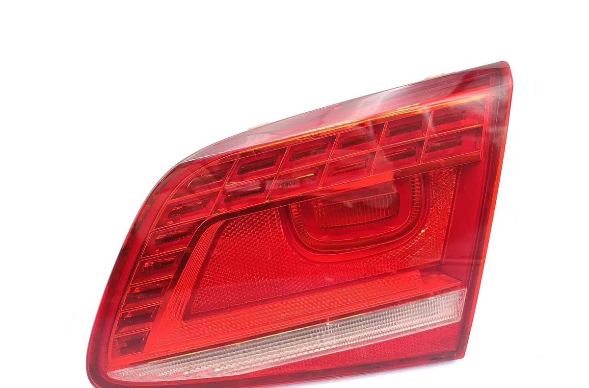 Feu arrière intérieur droit VOLKSWAGEN PASSAT 6 occasion