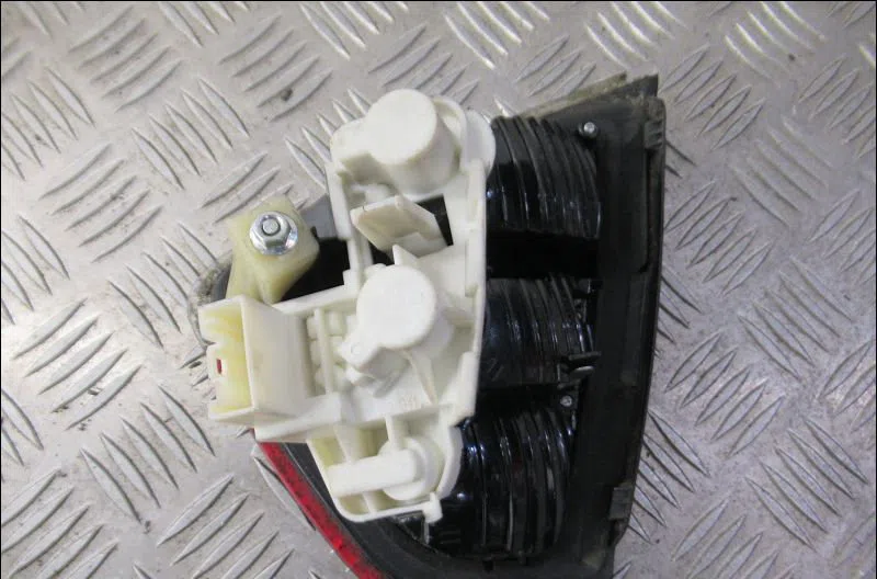 Feu arrière interieur gauche Bmw 3 (E90) 325 d (2006-2010) occasion