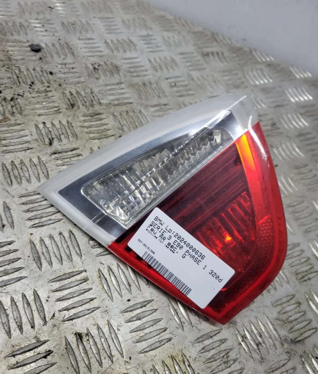 Feu arrière interieur gauche BMW SERIE 3 E90 PHASE 1 occasion