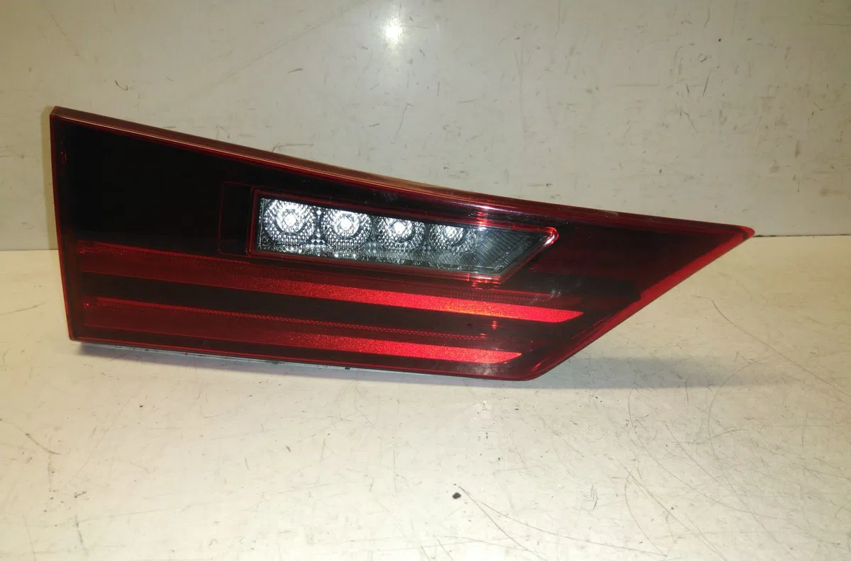 Feu arrière interieur gauche LEXUS IS III occasion