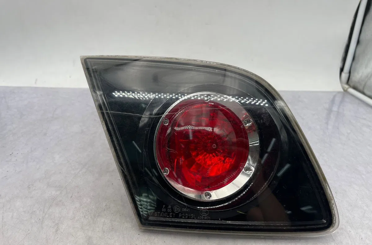 Feu arrière interieur gauche MAZDA 3 1 PHASE 2 occasion