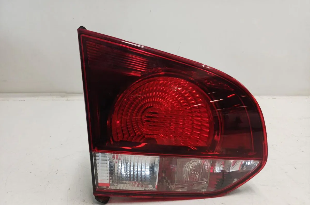 Feu arrière interieur gauche VOLKSWAGEN GOLF 6 occasion