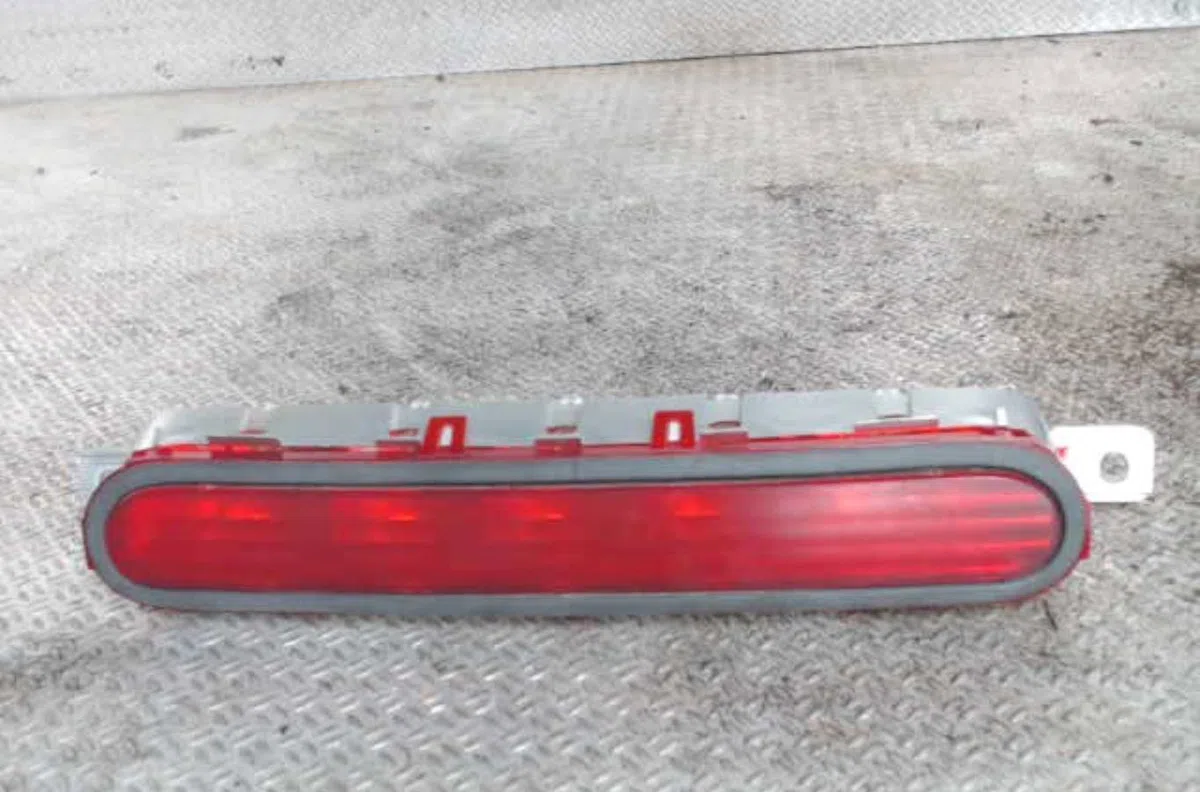 Feux stop supplementaire TOYOTA COROLLA VERSO 2  COROLLA VERSO 2 PHASE 2 occasion