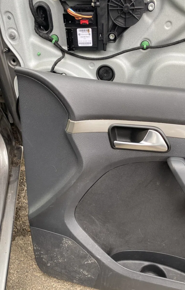 Garniture porte avd VOLKSWAGEN TOURAN 1 PHASE 2 occasion