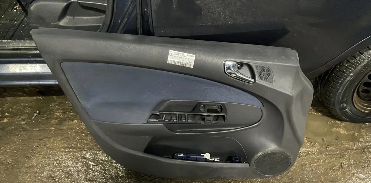 Garniture porte avg OPEL CORSA D PHASE 1 occasion