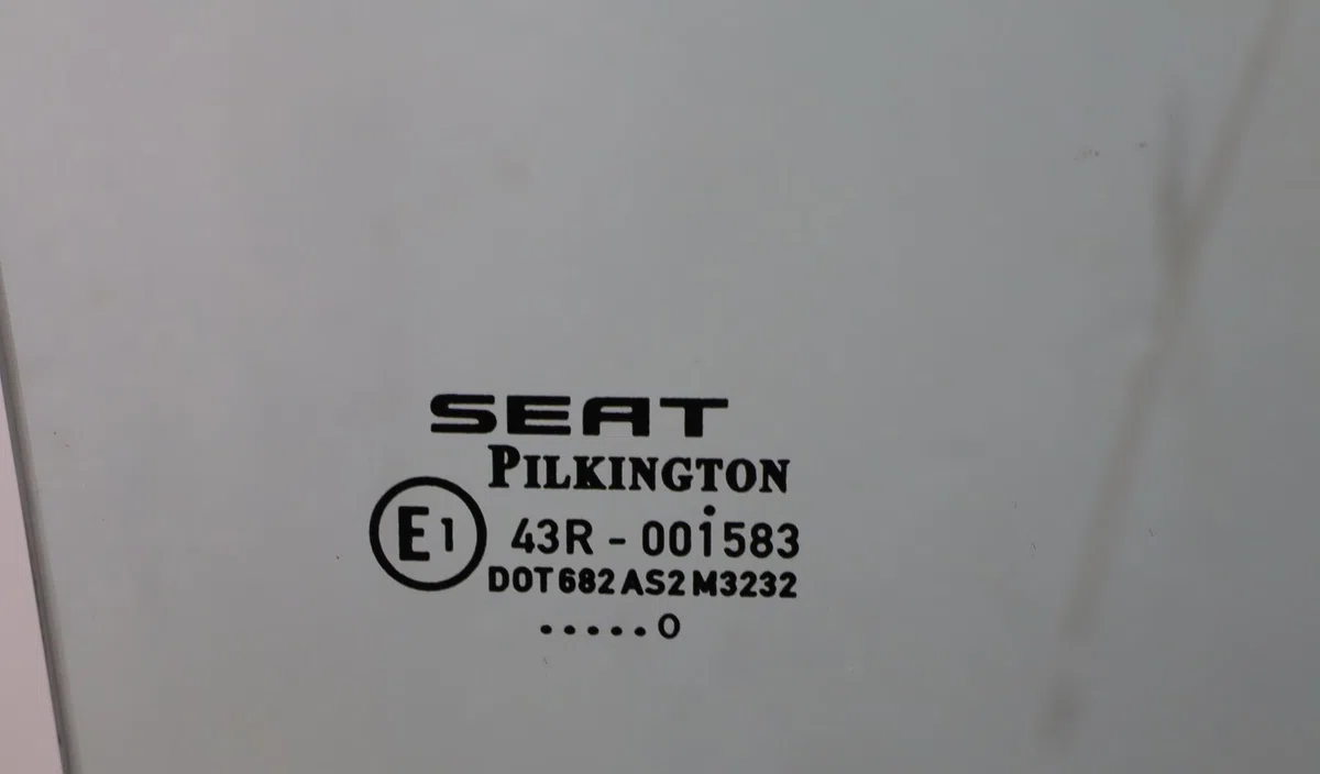 Glace porte ar d Seat LEON (1P1) 1.6 tdi (2010-2012) occasion