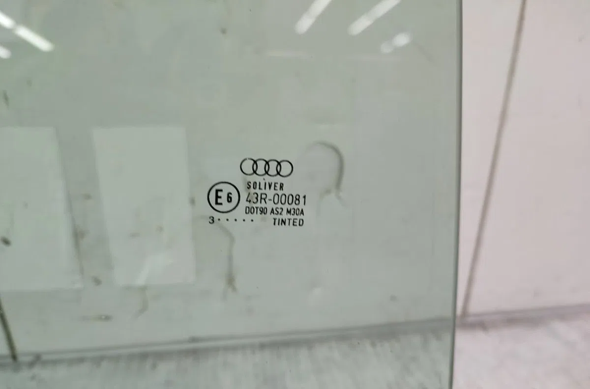 Glace porte ar g AUDI A4 2 AVANT PHASE 1 BREAK occasion